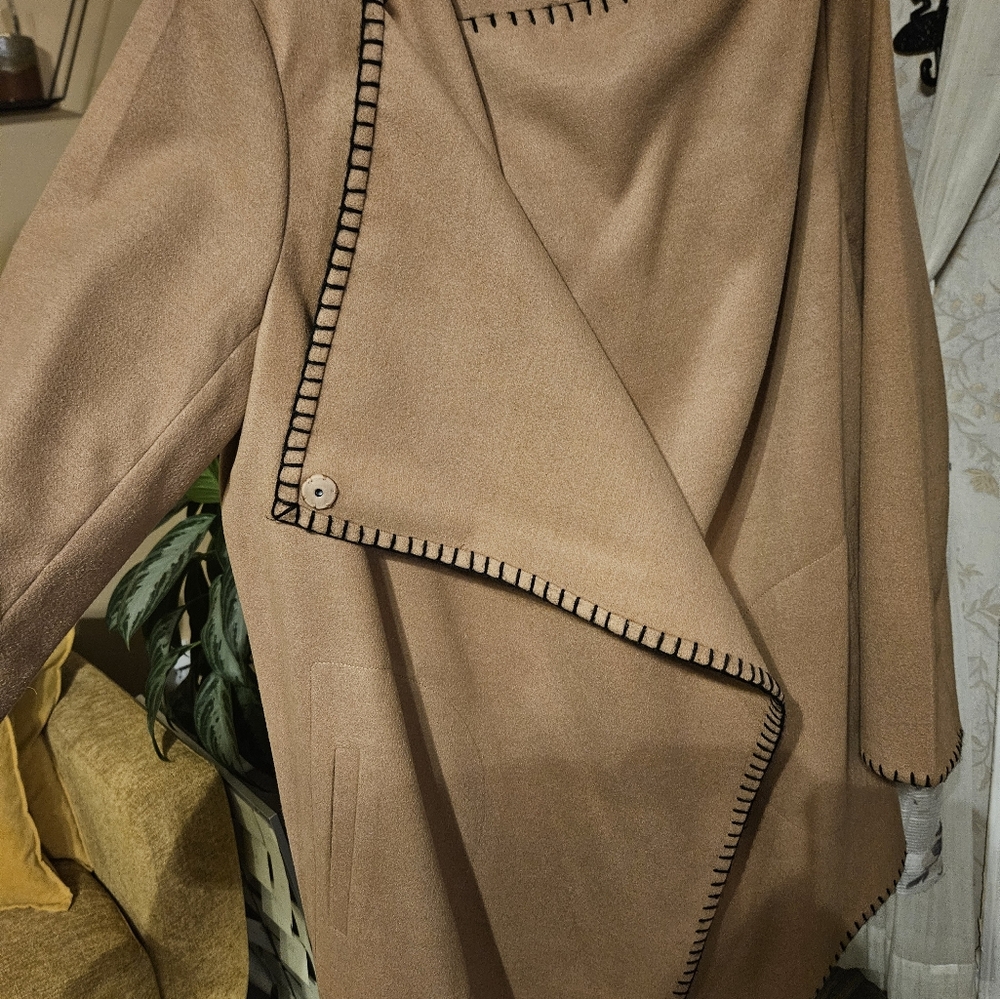 #190 BB Dakota Hooded Tie Waist Coat With Pockets  (Dry-Cleaned) - Picture 8 of 12